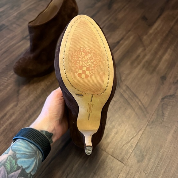Vince Camuto brown suede booties - Picture 3 of 5